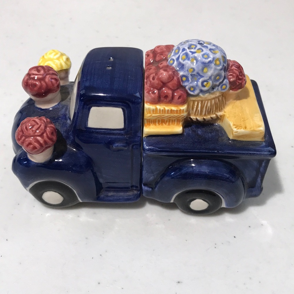 Farmhouse Country Flower Truck Salt and Pepper